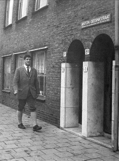 Anton Geesink in eigen straat